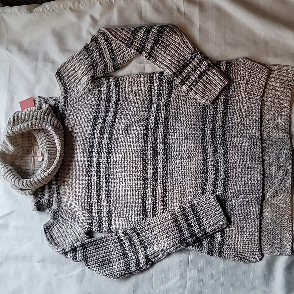 Mossimo sweater